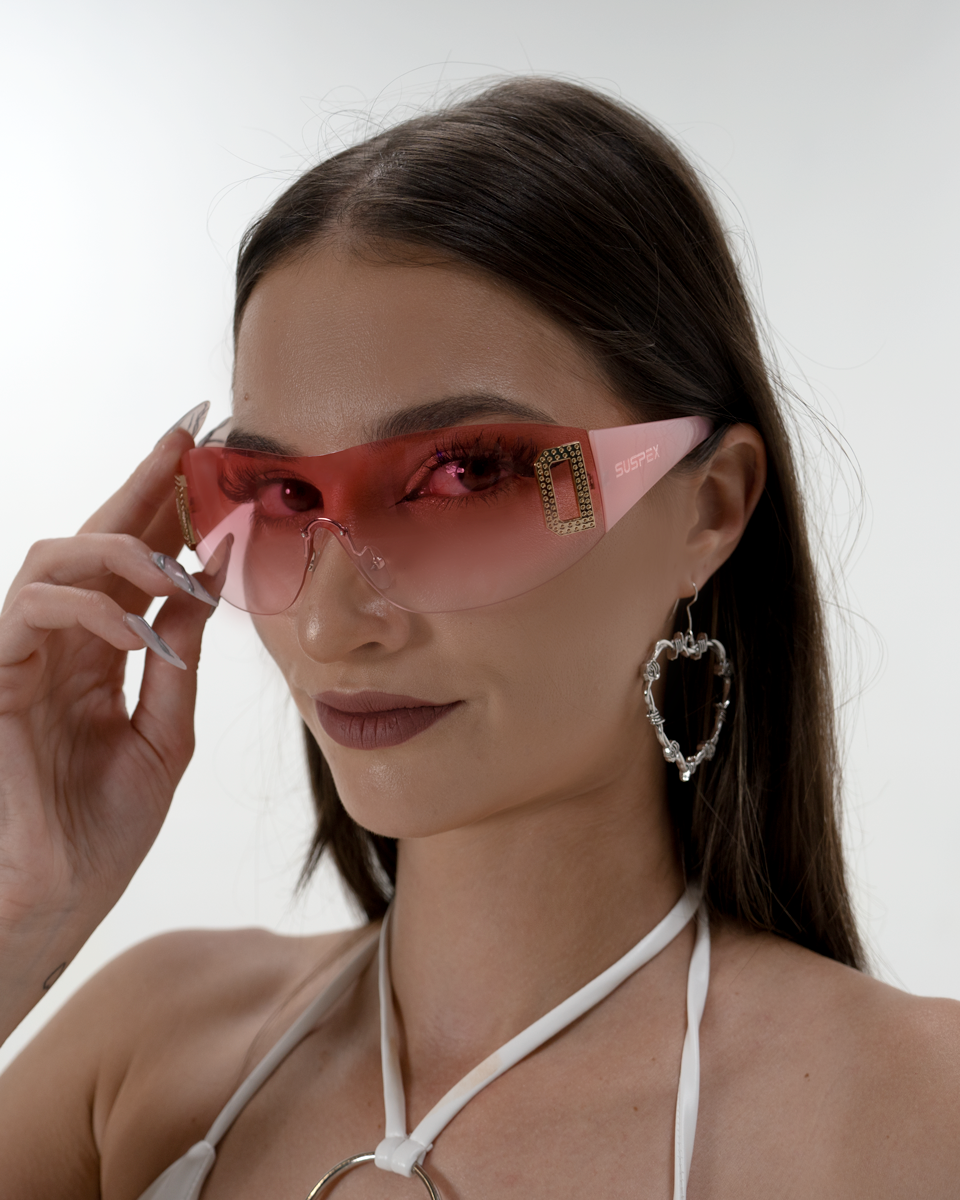 Sonnenbrille mit Schild in Neonpink