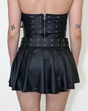 Lade das Bild in den Galerie-Viewer, Black Belted Mini Skirt - SUSPEX Rave Outfits
