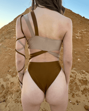 Lade das Bild in den Galerie-Viewer, Bodysuit „Desert Dawn“ in Saharasand
